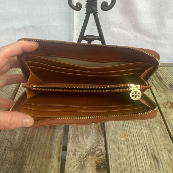 Tory Burch Robinson Zip Continental Wallet Brown Leather Saffiano Logo Gold Hard - Picture 4 of 5